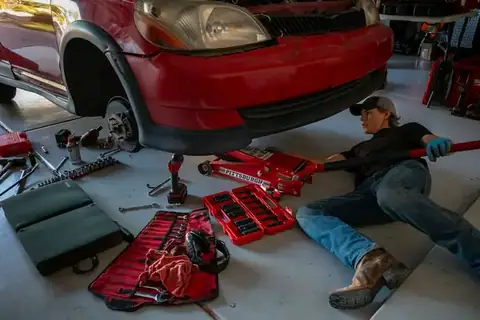 Hoop’s Mobile Mechanics LLC in Riverside