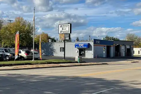 Richmond Street Automotive in Appleton