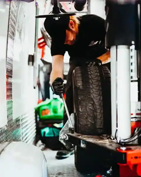 Quarts & Lugnuts Mobile Tire Shop in West Jordan
