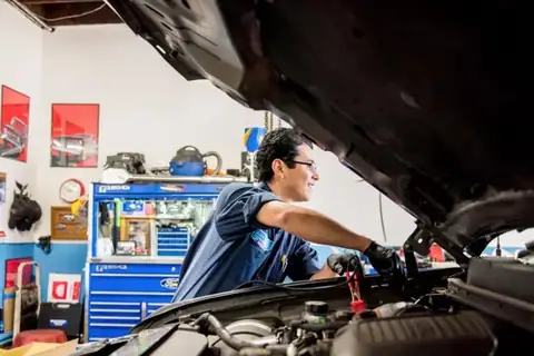 Leo & Son Garage in Bellflower