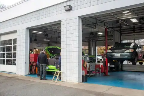 Safeway Oil Change & Automotive Services in Cranston