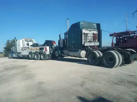 Bob & Ron's Repair Services & 24 Hr Heavy Duty Towing in Decatur