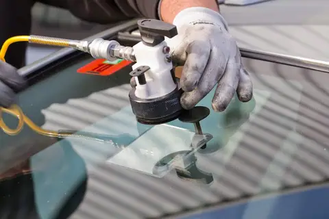 Crystal View Auto Glass in Adelanto
