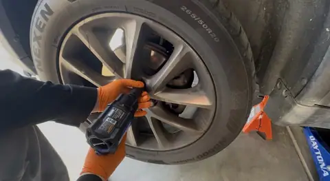 Dollens Auto Repair & Key Services in Adelanto