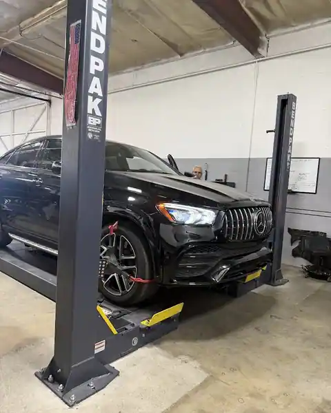 Custom Collision Center in Arleta