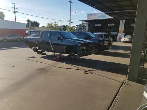 Auto repair in Bell, CA