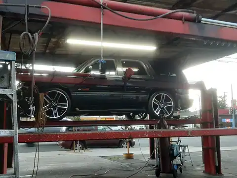 George's Mufflers in Bell