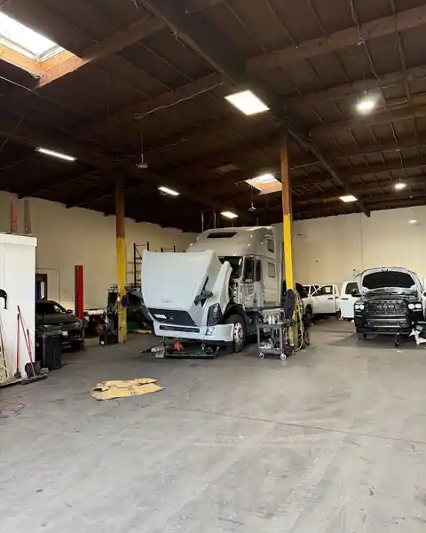 Big Boys Bodyshop - Truck Repair and Trailer Repair - BBB Los Angeles in Bell Gardens