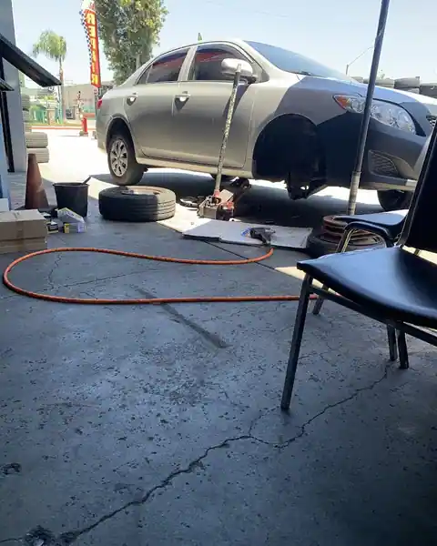C & R Auto Services in Bell Gardens