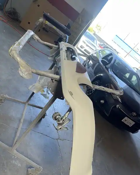 Freeway Collision Center in Bell Gardens