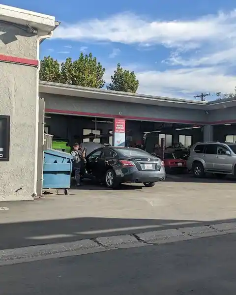 Star Smog & Alignment Haus in Bellflower