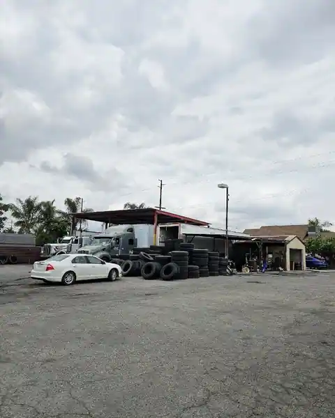 El Tio Tires Road Service INC in Bloomington