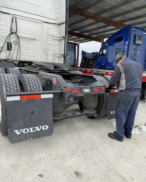 Truck and Trailer Repair shop in Bloomington