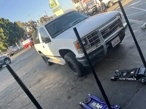 24 Hour Mobile Tire and Roadside Assistance in Burbank