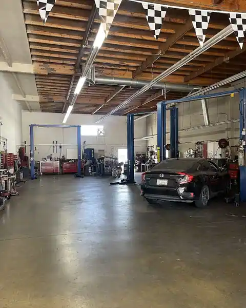 Woodys Automotive in Chatsworth