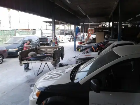 J J Felix Auto Body Shop in Commerce