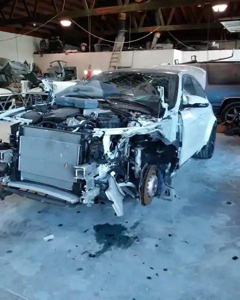 Unique Auto Body LLC in Compton