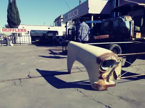 Vino's Muffler Services in Compton