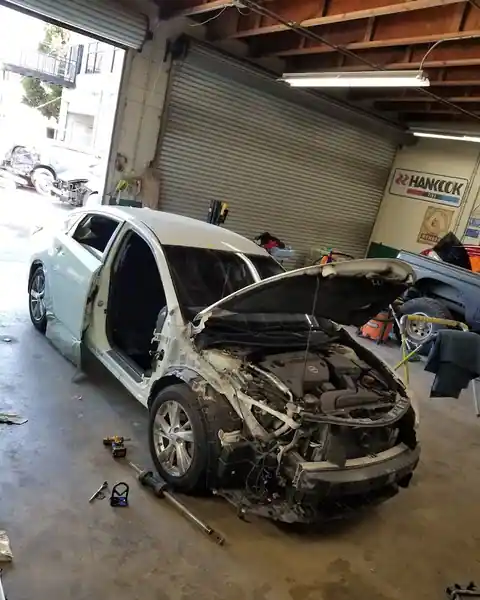 Ben Hur Auto Body Shop in Gardena
