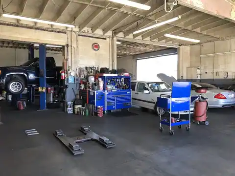Strong’s Automotive Service in Gardena