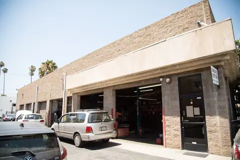 J & D Auto Tech in Glendale
