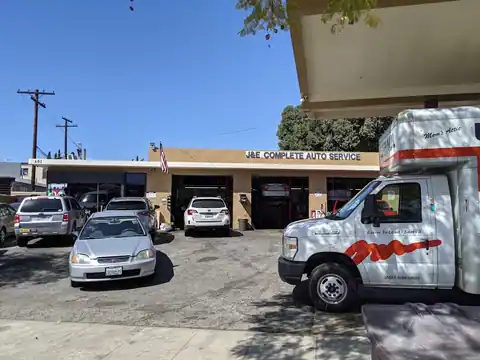 J&E Complete Auto Service in Glendale