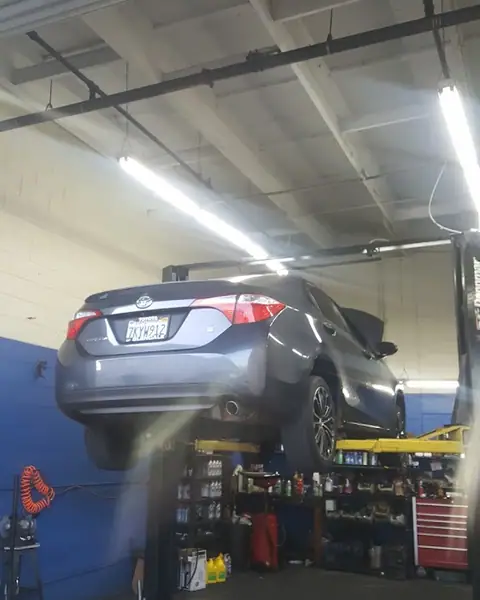 Simon Auto Repair in Glendale