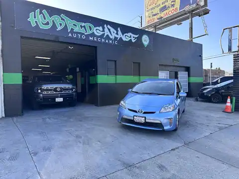 Hybrid Garage in Hawthorne