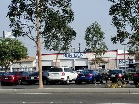 Nur Benz in Hawthorne