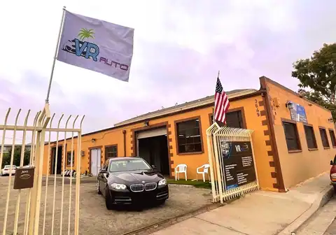VR AUTO COLLISION CENTER in Hawthorne