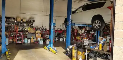 Yoshi's Auto Clinic in Hawthorne