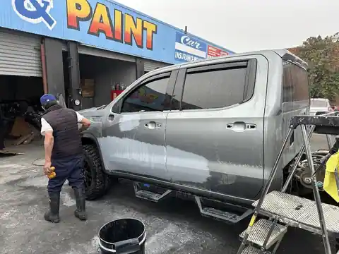 LA AUTOBODY LLC in Huntington Park