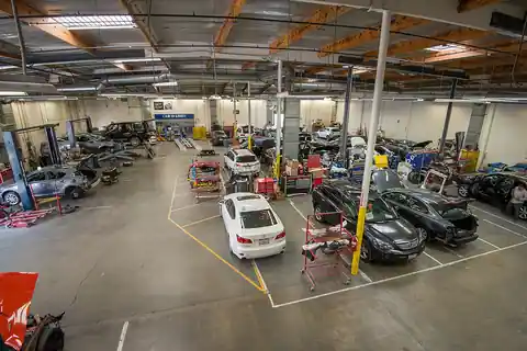 Eli's Collision Repair at LAX/Inglewood in Inglewood