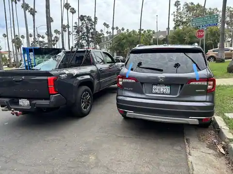 Lax Auto Auto Glass in Inglewood