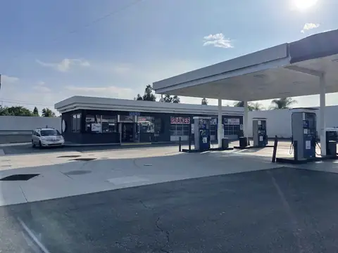 Mobil Auto Service Center in La Mirada