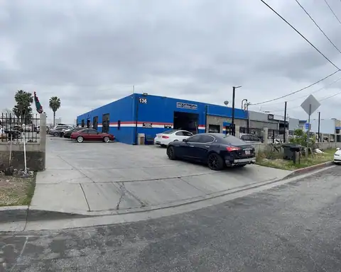 R&E Collision Center in La Puente