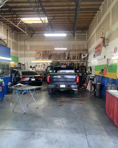 Sams Auto Glass & Tint in Lake Elsinore