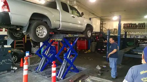 Bob Lee Automotive Inc in Lawndale