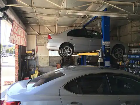 Lee's Auto Repair in Long Beach