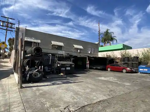 Angel's Autoservice and tires in Los Angeles