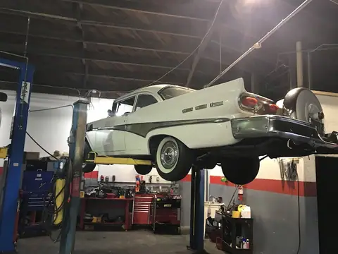 Carlos Auto Garage in Los Angeles