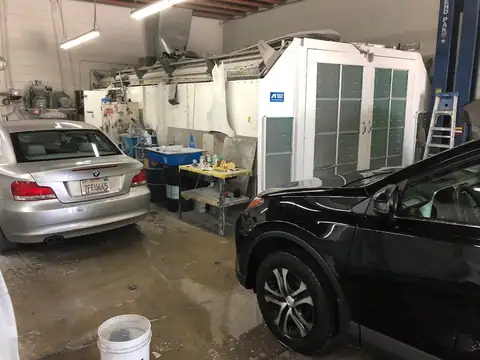 Hollywood Collision Center in Los Angeles