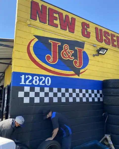 J & J Auto Body & Repair in Los Angeles