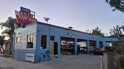 Johnnie's Auto Body Shop in Los Angeles