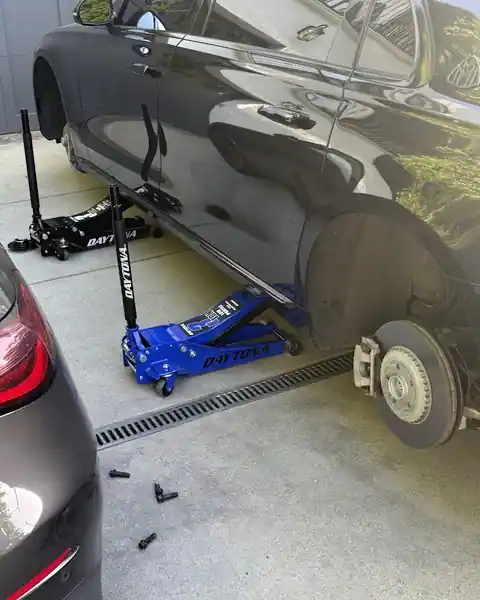 Jump 24 hour mobile tire repair shop in Los Angeles