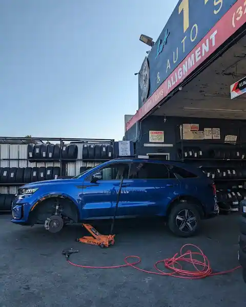LA TIRE & AUTO SERVICE in Los Angeles