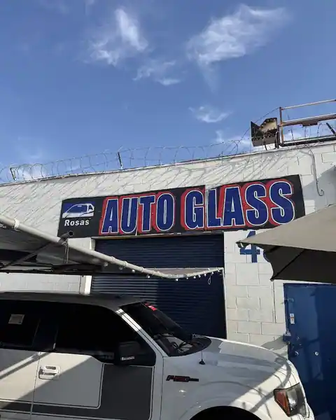 Mobile Auto Glass Repair Rosas in Los Angeles