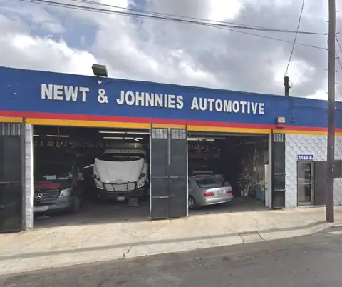Newt & Johnnie's Auto and Truck in Los Angeles