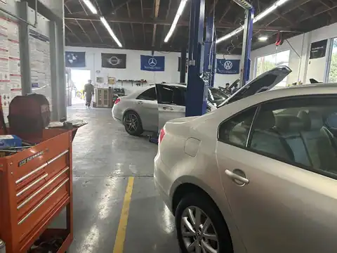 Otto's Tire And European Auto Repair in Los Angeles
