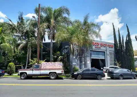 San Cris Body Shop East Los Angeles in Los Angeles
